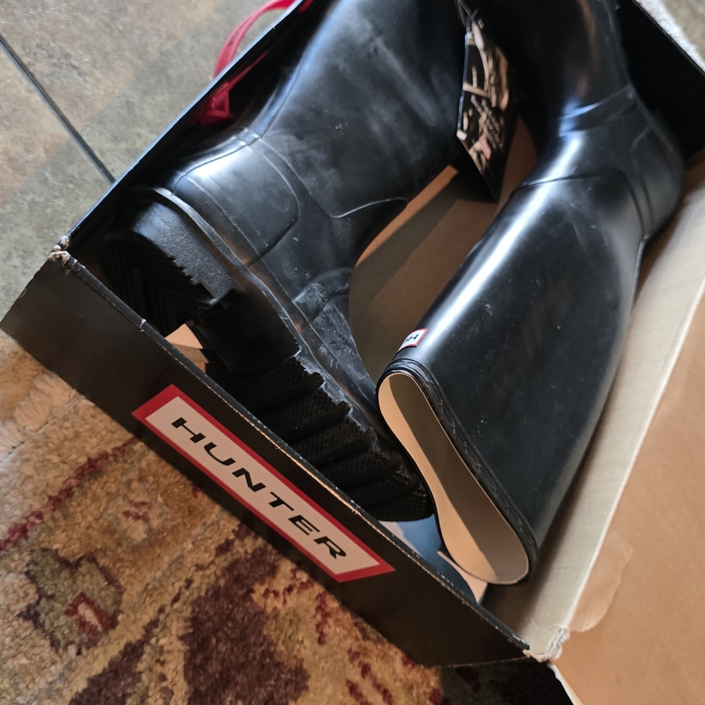 Hunter Black Box with Red Handle